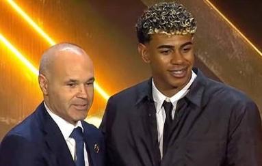 荒野迷城X街机恐龙联动上线，腾讯NBA主持美娜加盟代言